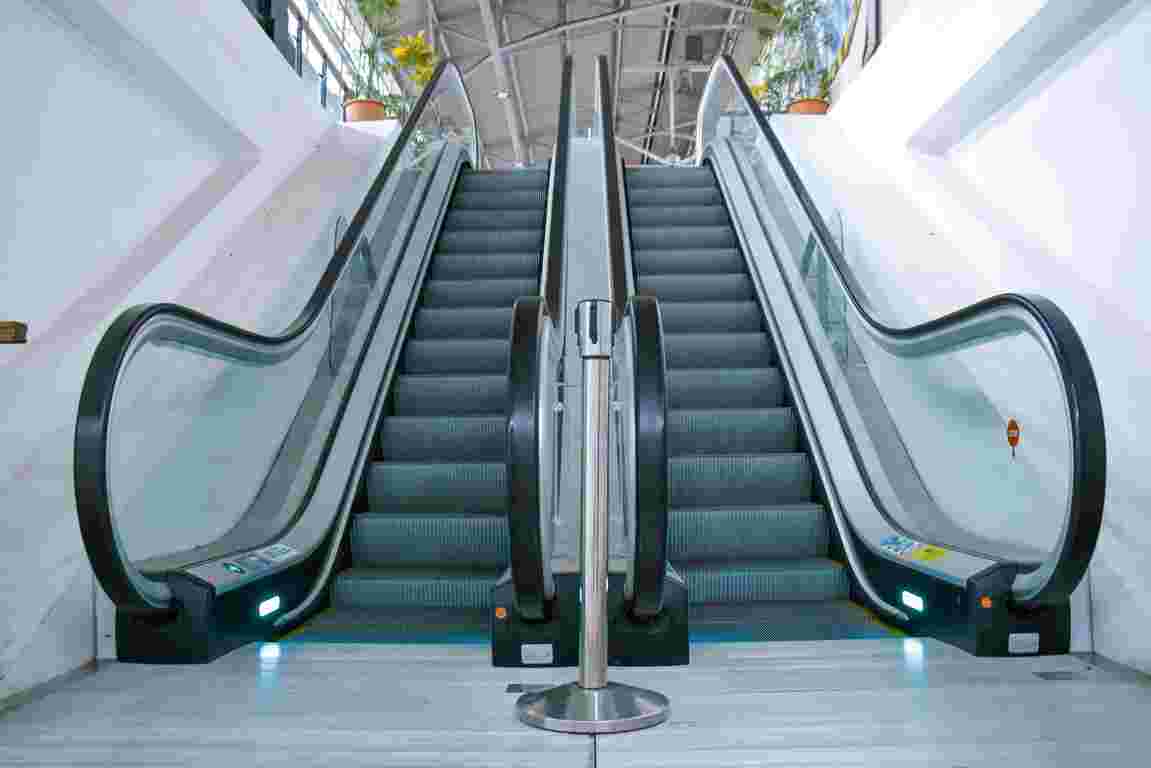 Fasilitas Eskalator di Stasiun Pasar Senen